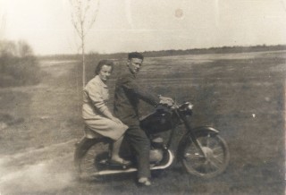 Anyámék 1963-ban Felsőmalomnál