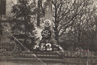 A háborús emlékmű az 1950-es években